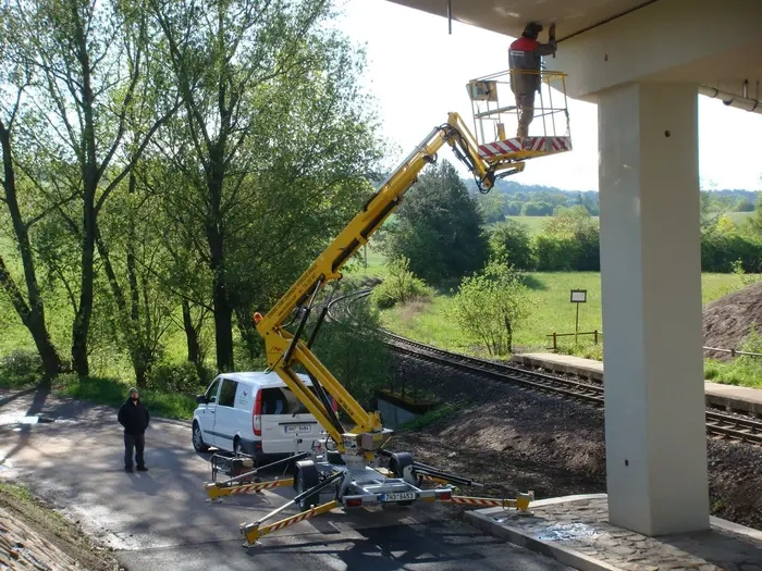 Pracovní přívěsná plošina INREKA – 19 m, vlastní pojezd, TOP - 7
