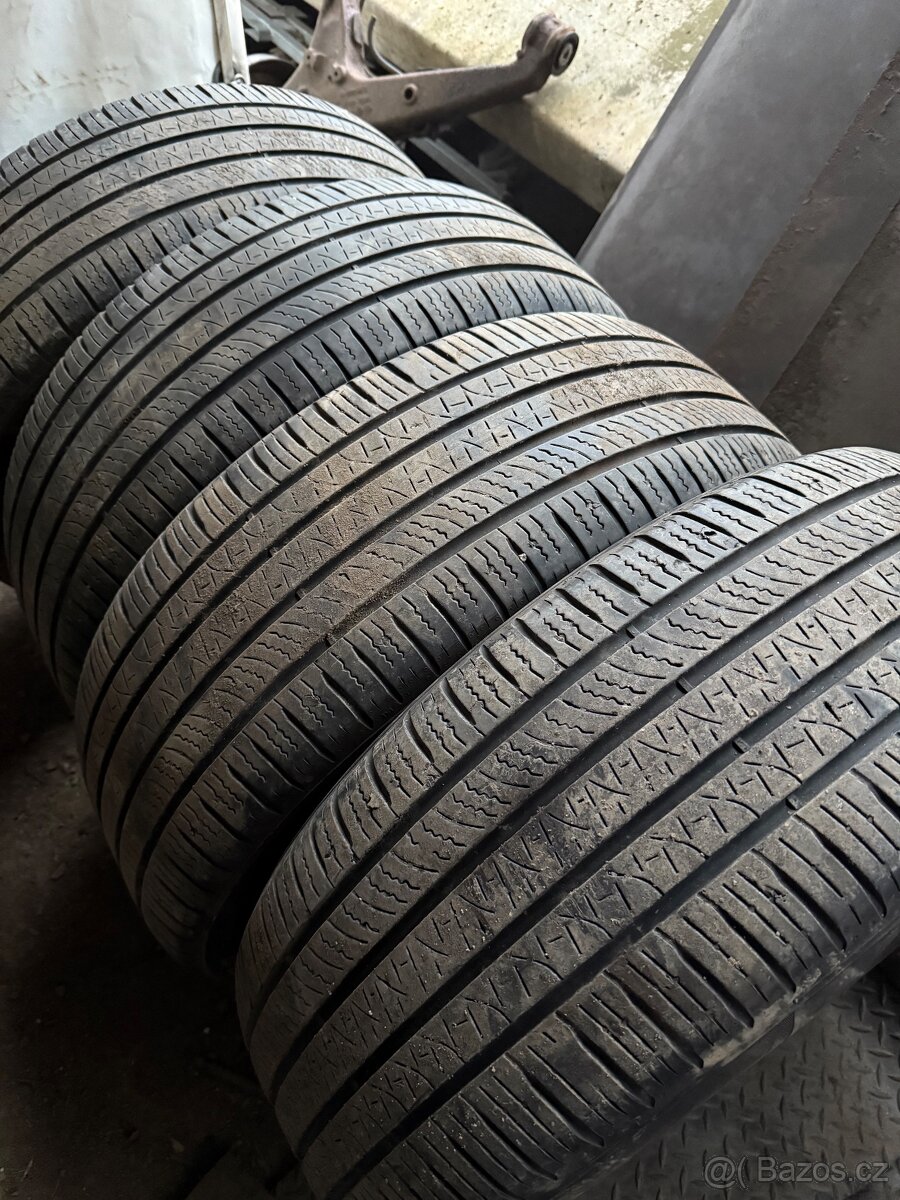 Celoroční pneu 235/50 r20 - 7