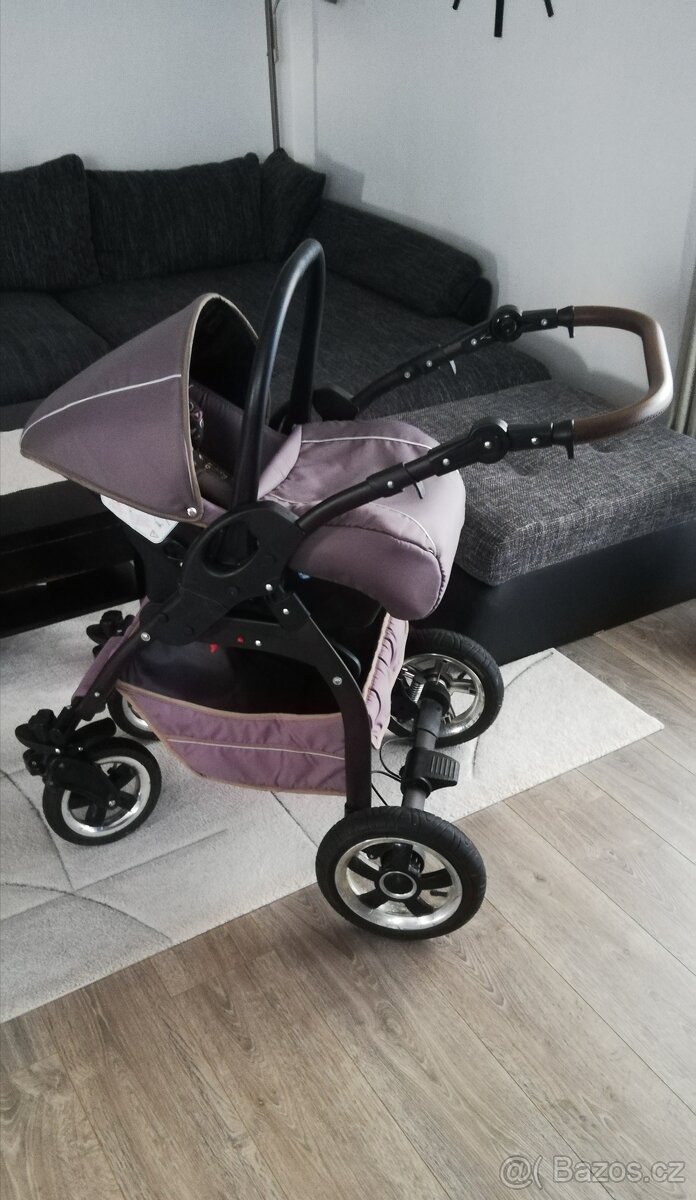 Kočárek s příslušenstvím - 7
