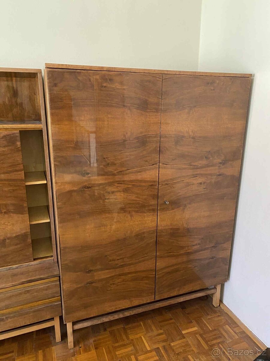 Starožitná obývací stěna, ořechová dýha + masiv - 7