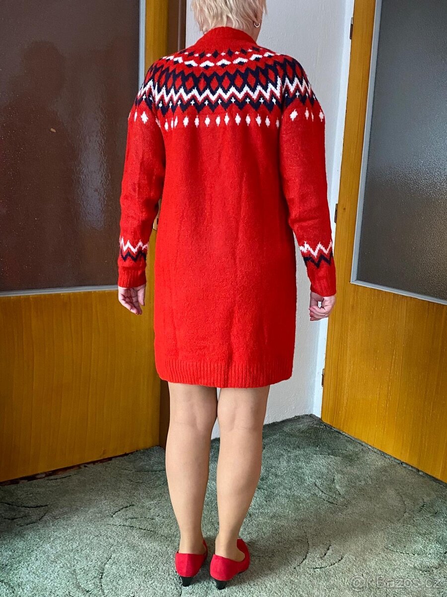 Šaty plesové a zimní - 7