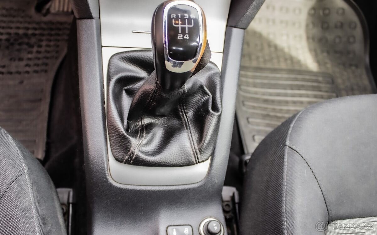 Predám Škoda Octavia 2 facelift 1.6tdi 77kW 2012 - 7