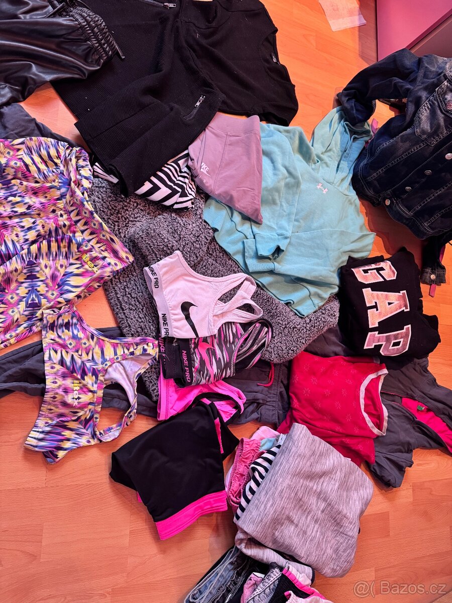 Prodám komplet oblečení, většinou značkové cca 9let - 7