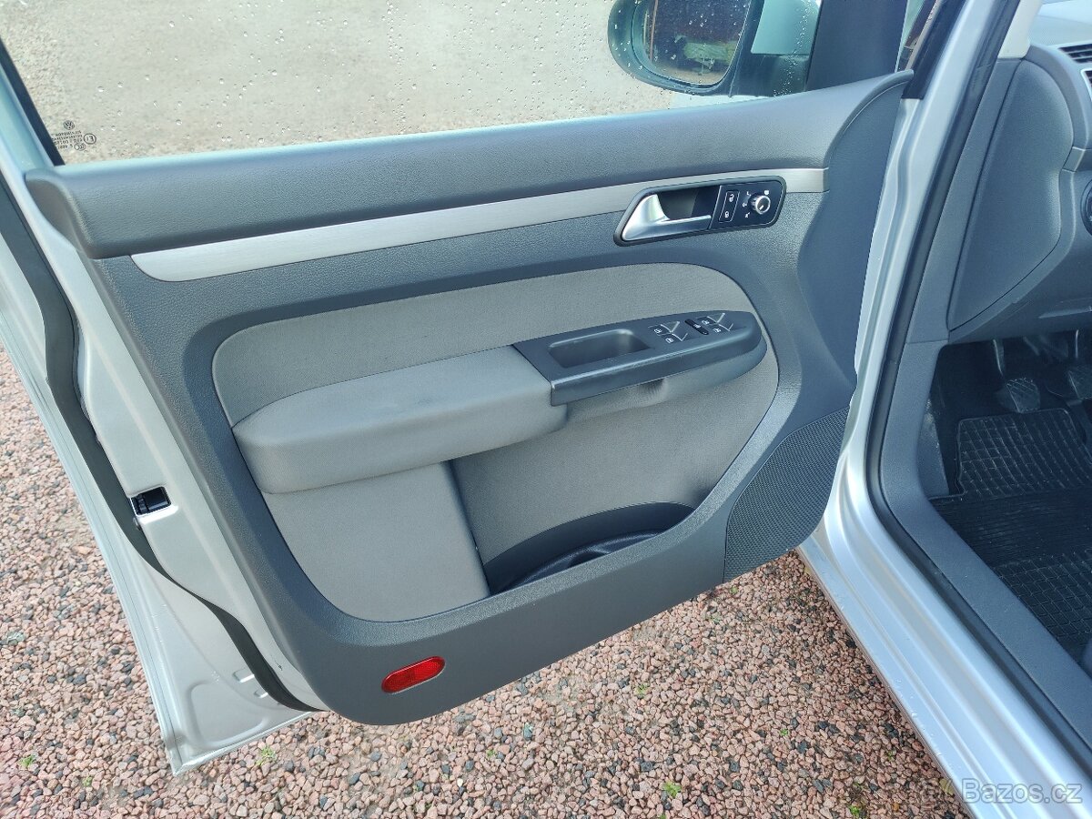 Vw Touran 2.0 TDI,103 kW,138.800 km,1 majitel,bez koroze - 7