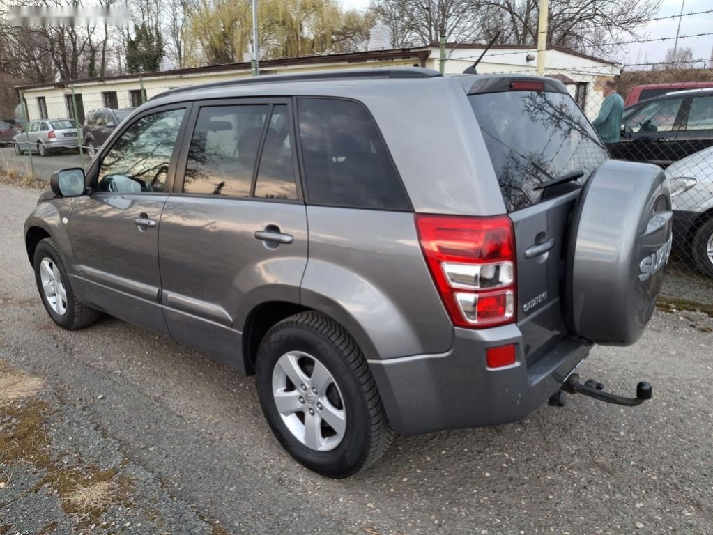 Suzuki Grand Vitara,2.0 benzin Rezervace - 7