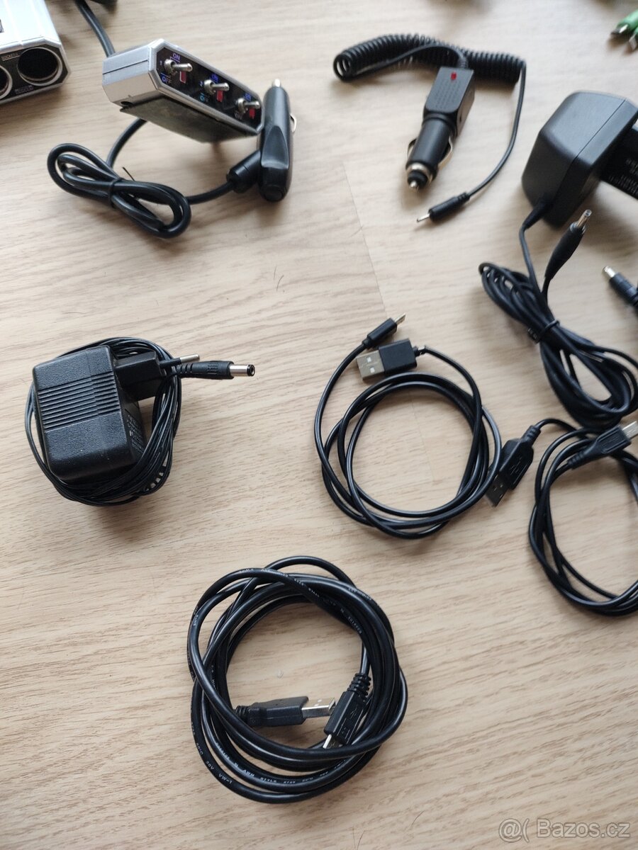 Nabíječky, autonabíječky a USB kabely - 7