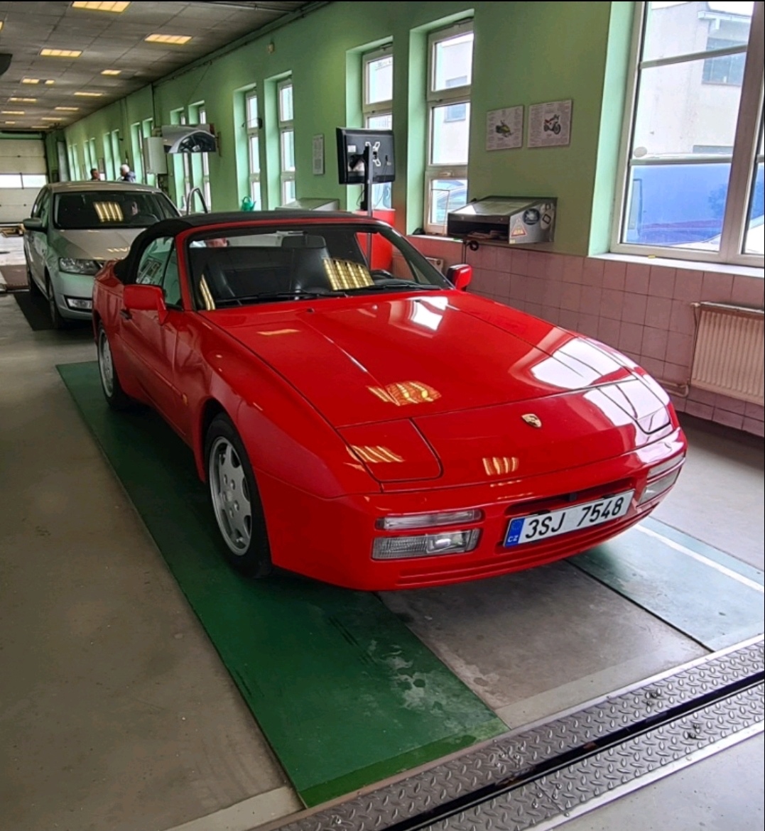 Porsche 944 S2 Cabriolet - 7