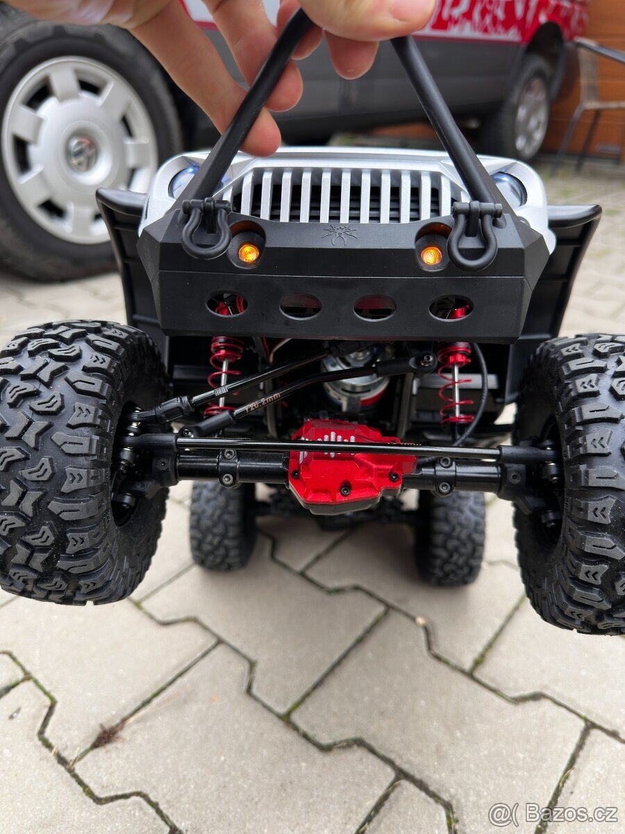 RC Jeep Founder 1/8 expedice - 7