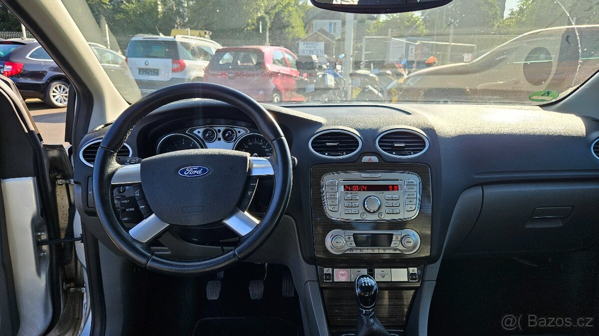 Ford Focus 2,0i Ghia - 7
