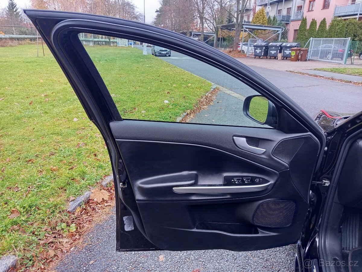 Alfa Romeo Giulietta 2.0 JTD 125 kW - rv 2012, nová TK 10/27 - 7