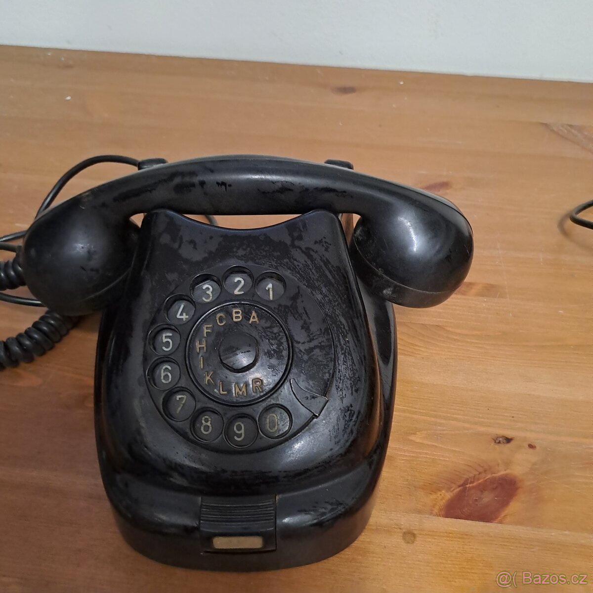 Staré bakelitové telefony - 7