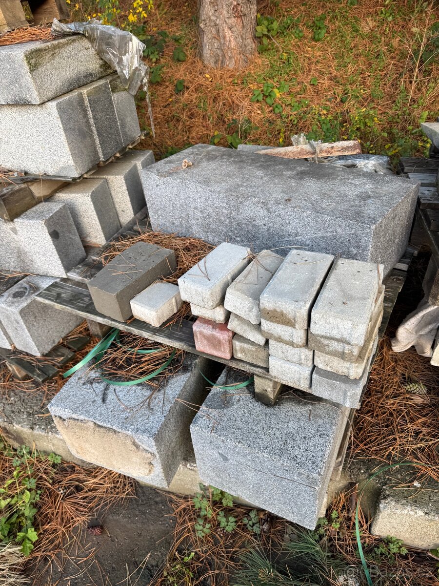 Žulové obrubníky a bloky CENA ZA VŠE NA FOTO - ASI 12 PALET - 7