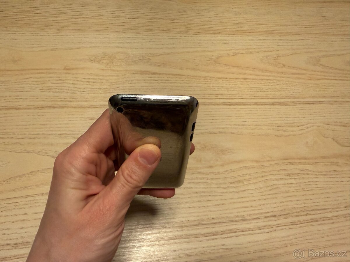 Apple iPod touch 4. generace (32 GB) iOS 6.1.2 - 7