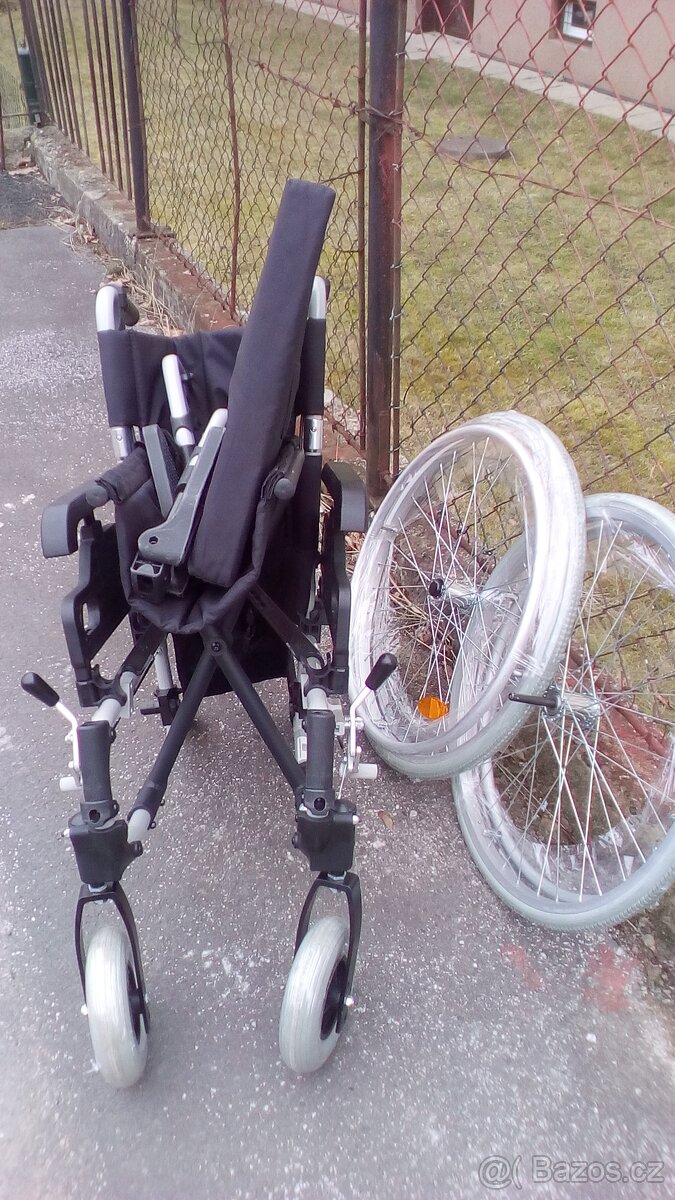 INVALIDNÍ VOZÍK 47 cm-ZADNÍ BRZDY-lze zaslat po ČR - 7