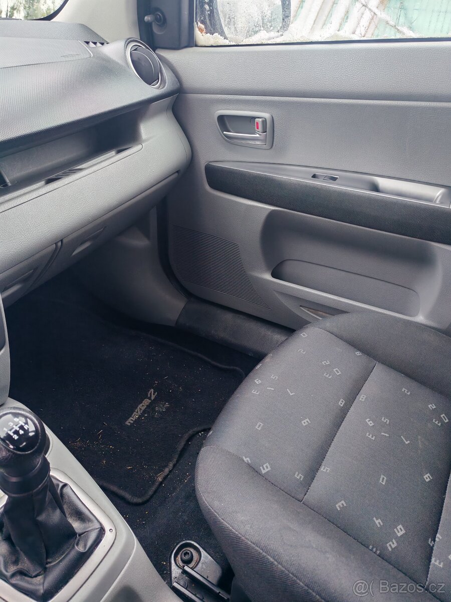 Prodám Mazda 2, najeto 87000 km, r.v. 2005/12 - 7