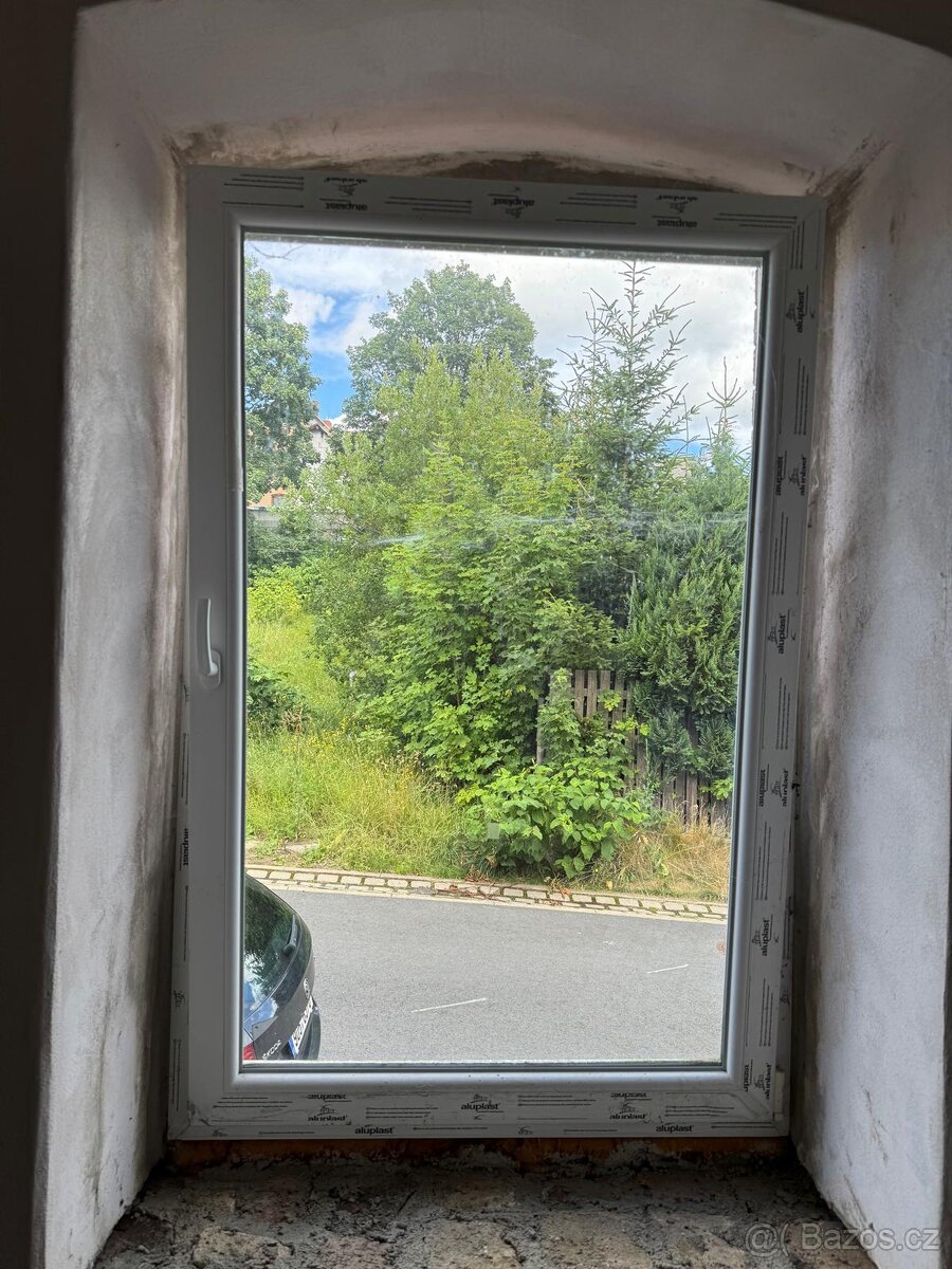 Prodám Plastová okna 105 š x 160 v včetně parapetů a žaluzií - 7