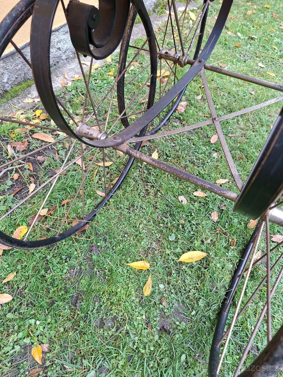 Starožitný kočárek pro miminko č. 633 - 7