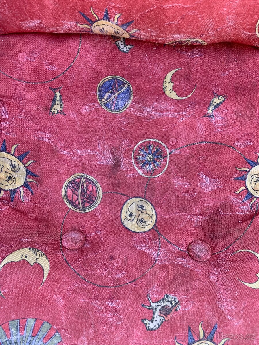 Sedačka (postýlka) + 2 křesla, magnetická tabule, stojan na - 7