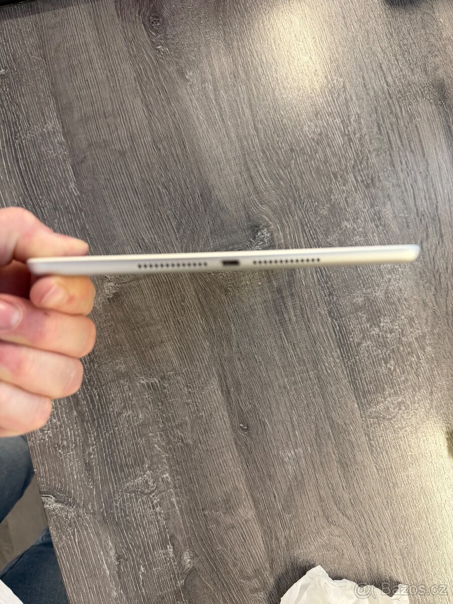 Apple iPad 6 gen - 7