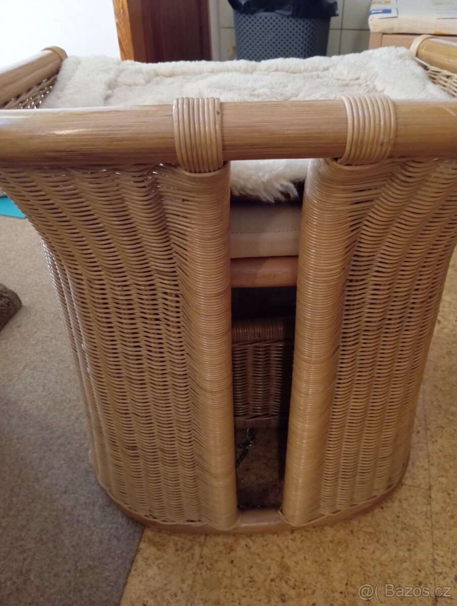 Prodám proutěné křesílko s úložným prostorem a kožešinou - 7