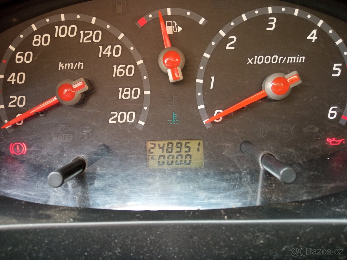 Nissan micra 1,5 - 7