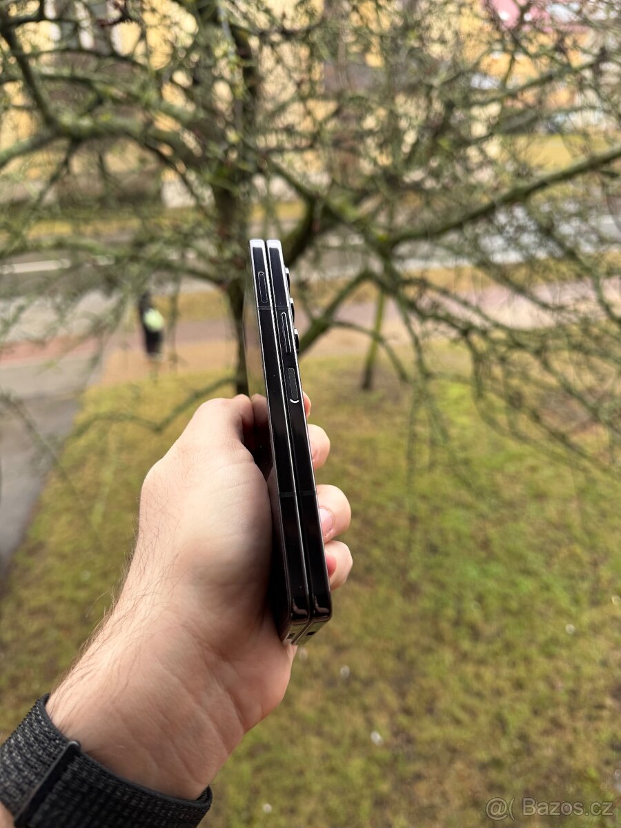 Samsung Z Fold5 12|512GB Fold 5 - 7