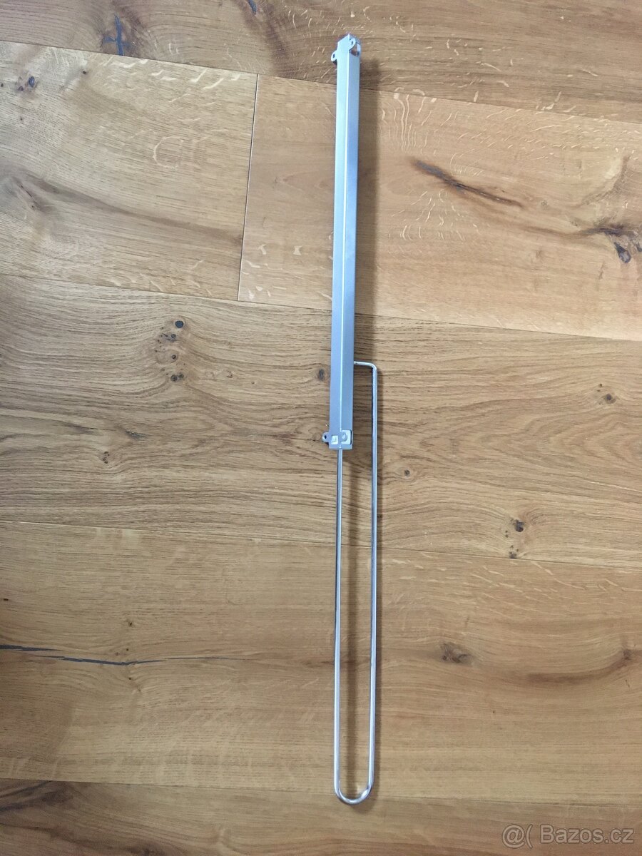 Výsuvný věšák z vestavné skříně - 7