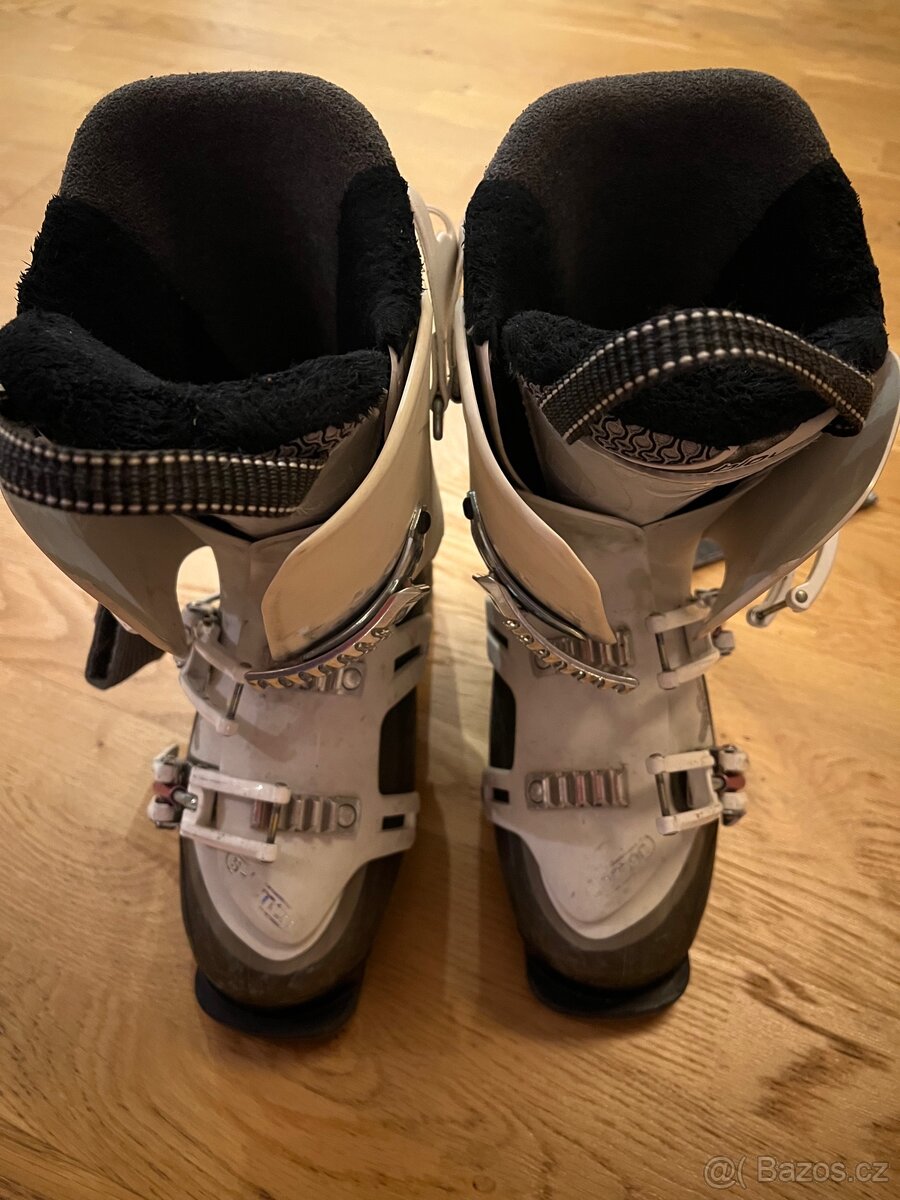 Lyžařský set – lyže + boty + helma + brýle - 7