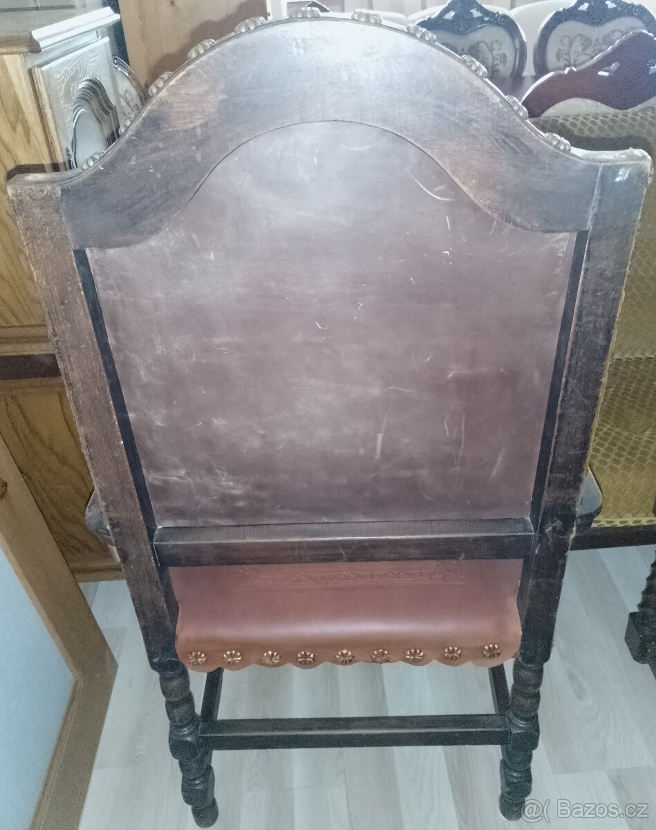 Starožitné mohutné vyřezávané kožené křeslo - 7