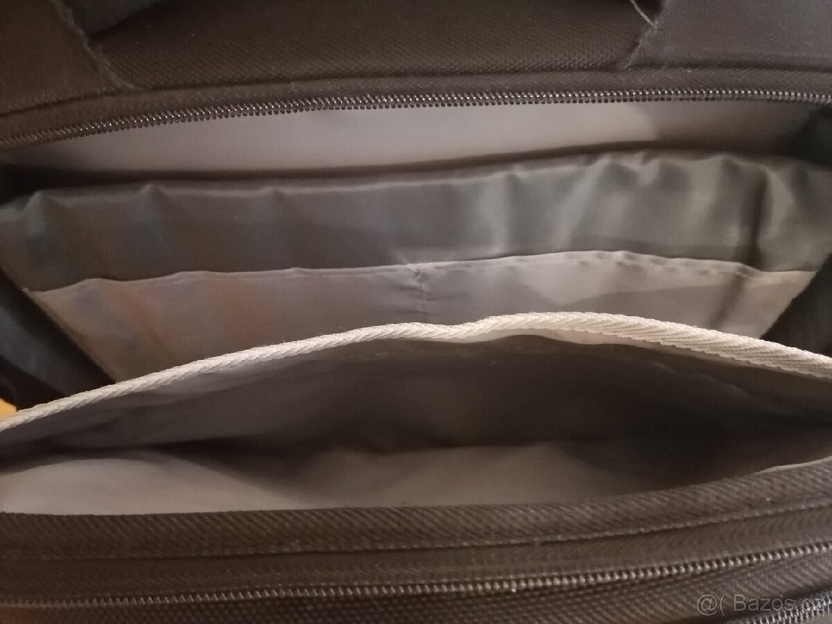 Case Logic Skořepinová brašna na notebook 17"
- 7