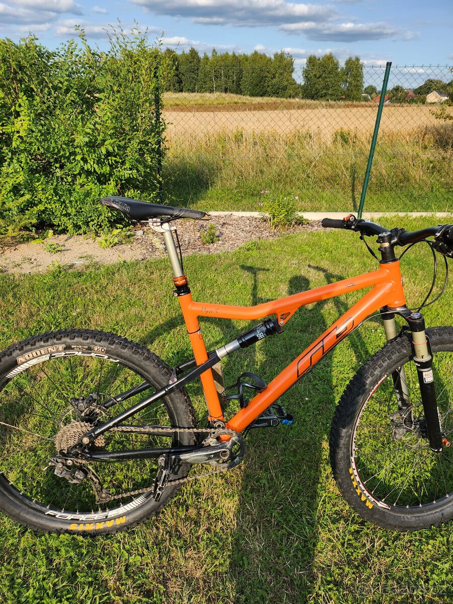 SLEVA Celoodpružené horské kolo značky RB - 7