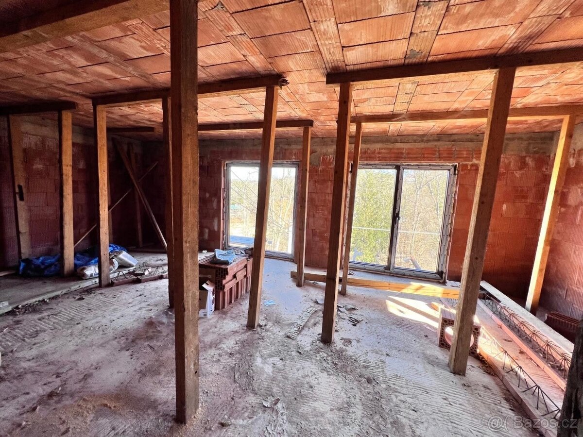 Prodej dvou pozemků s rozestavěnou chatou Unhošť - 7