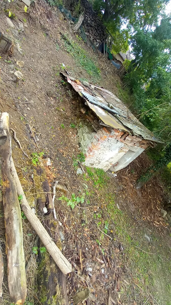 Pozemek se sklepem u dukovan - 7