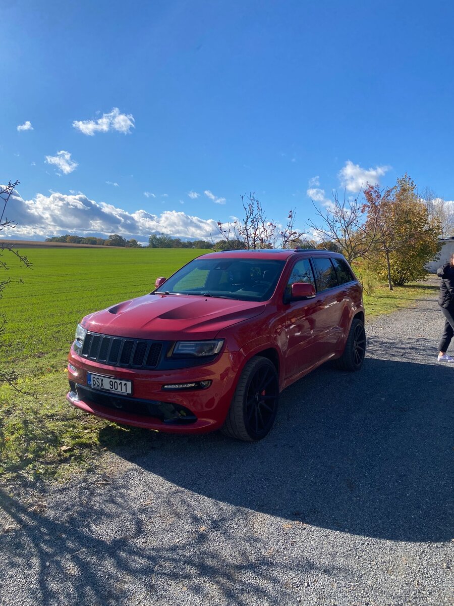 Jeep Grand Cherokee SRT - 7
