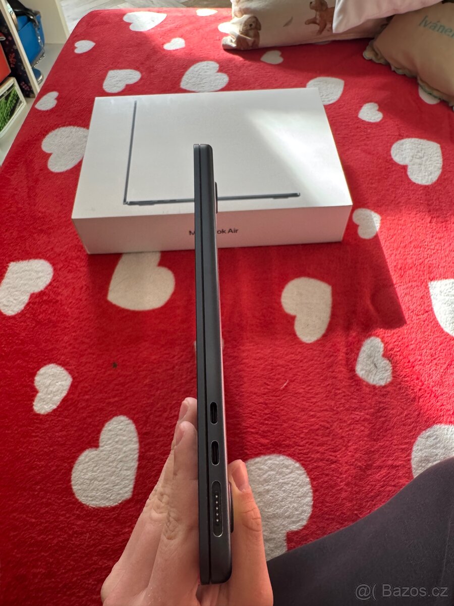 Macbook Air M3 8/256 - 7