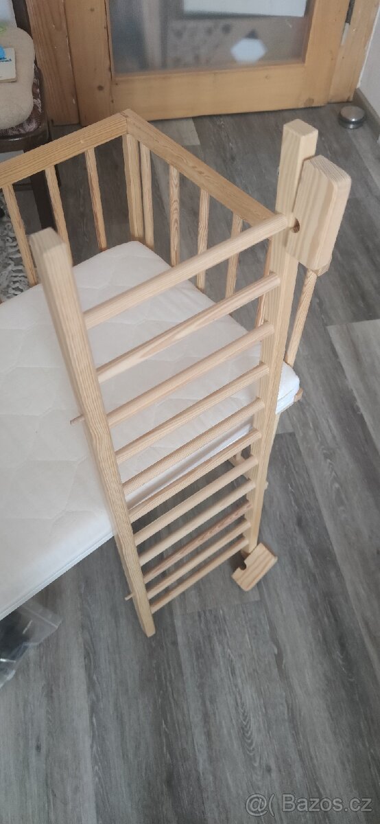 Přístavná dětská postýlka + matrace - 7