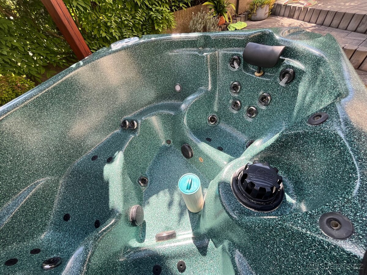 Vířivka značky Arctic Spas - 7