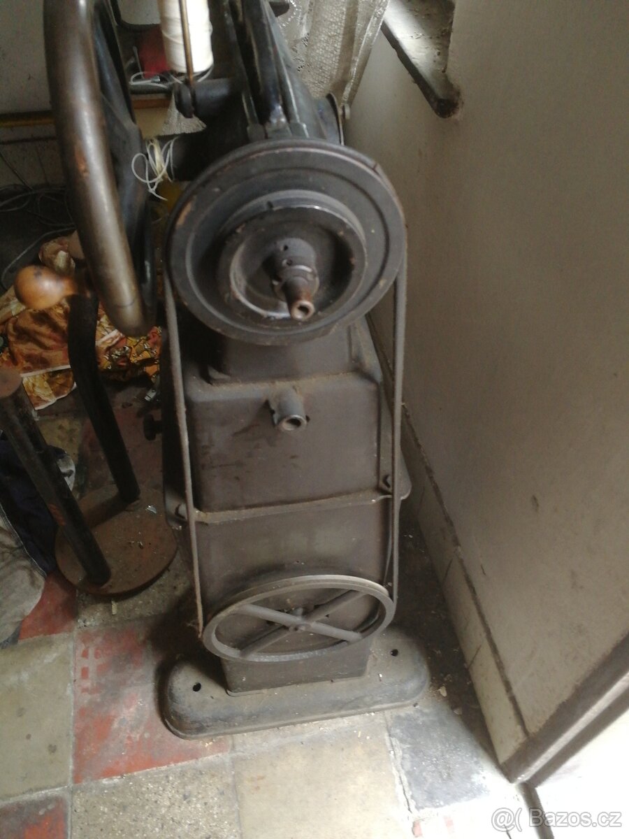 Obuvnicky šicí stroj persy III - 7