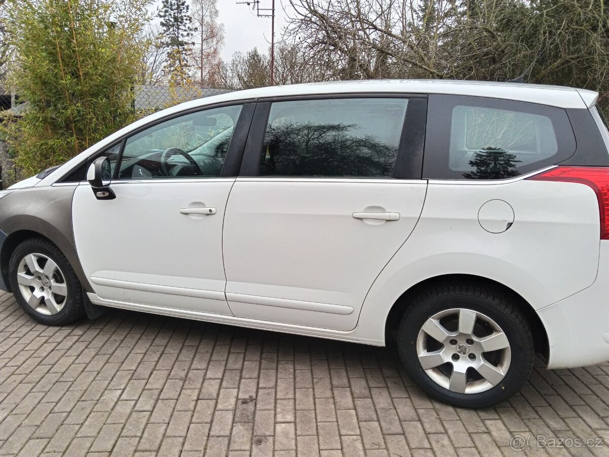 Peugeot 5008 2.0Hdi 110kw 2014, Nová STK do 12/2027 - 7