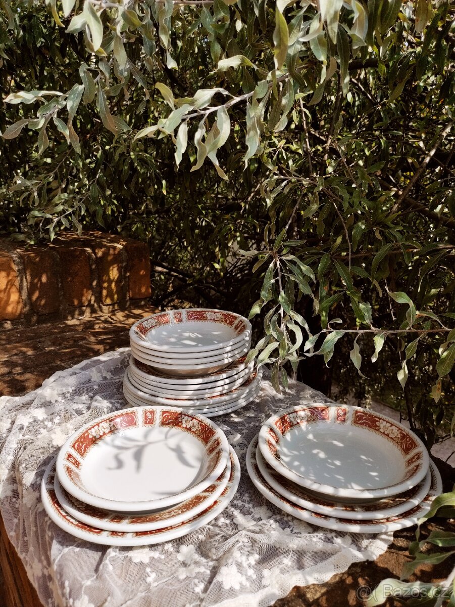 Anglický jídelní set talířů vintage - 18 kusů - 7