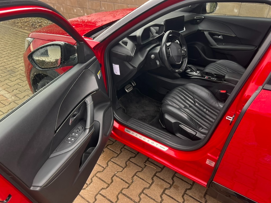 Peugeot e-2008 GT, tempomat, kůže, 18" alu, DPH - 7