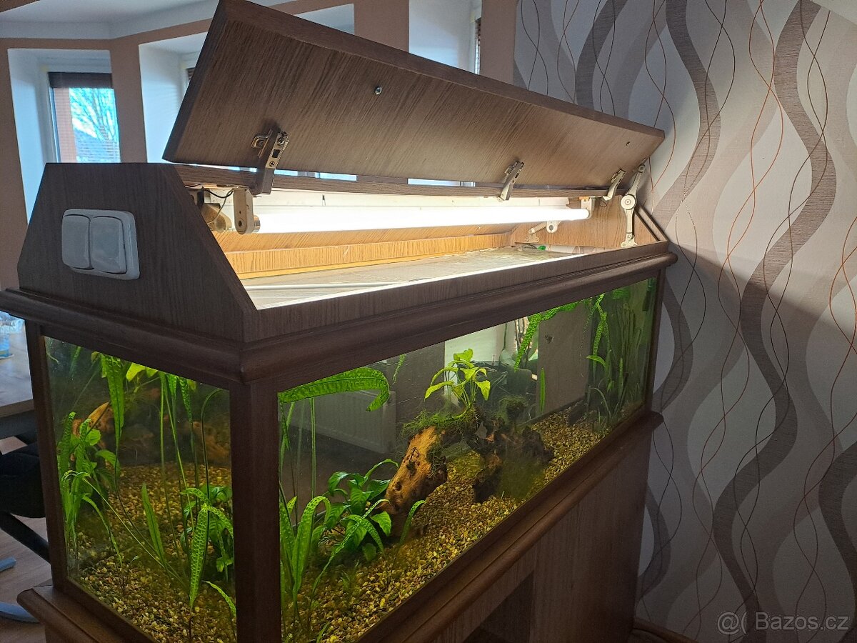 Skříň včetně akvária - 7