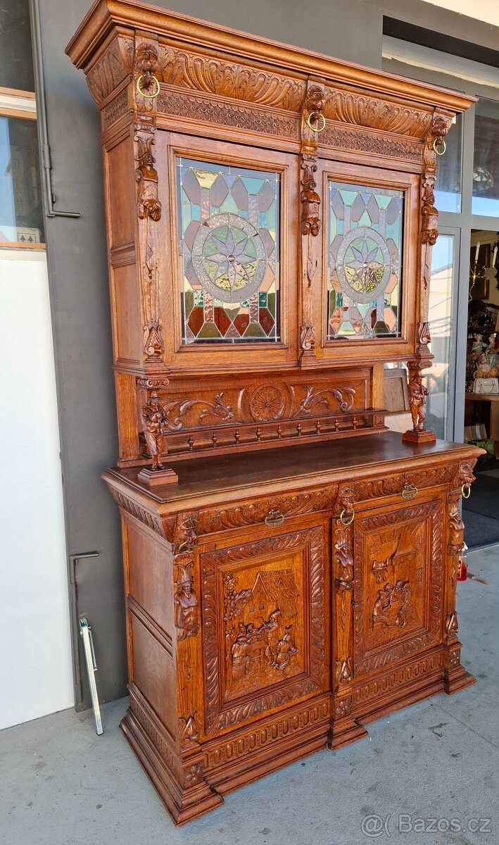 Starožitný vyřezávaný příborník s vitráží - 7