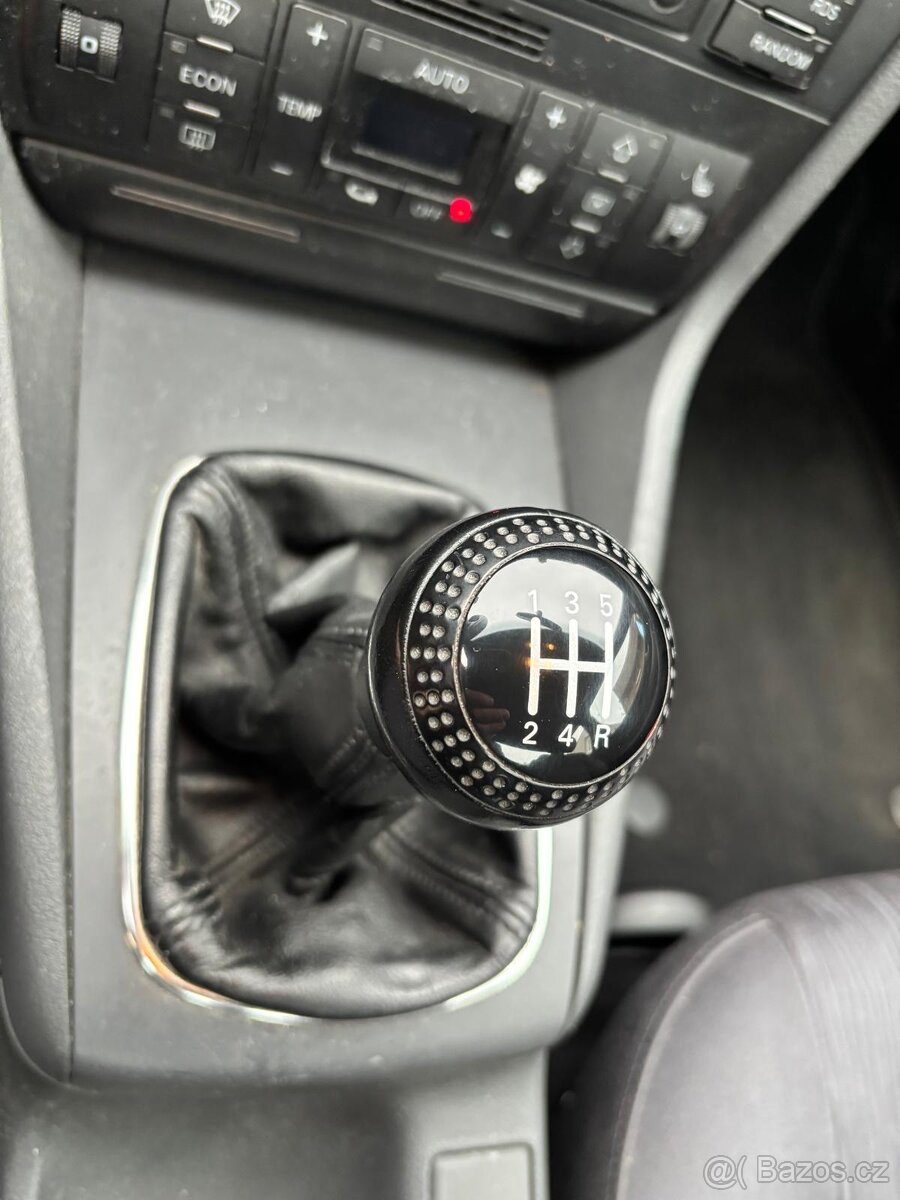Audi A4 (B4) 1.6i r.v.2000 pouze 116.600km - 7