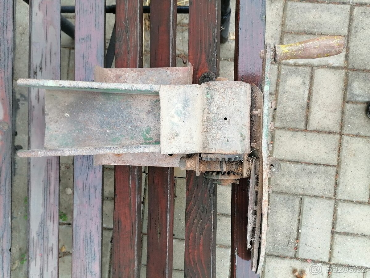 Řezačka kopřiv - 7