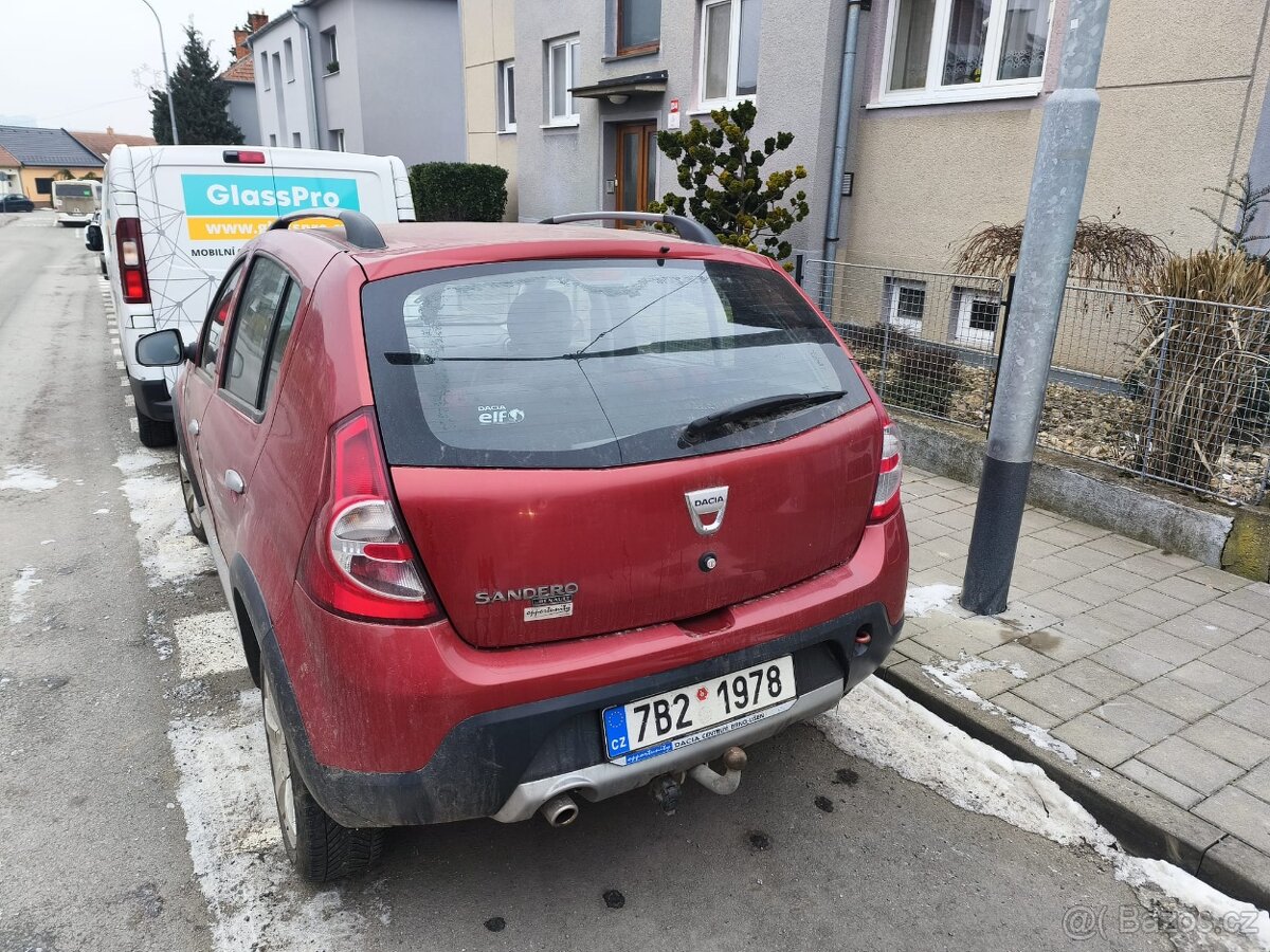 Dacia Sandero stepway 1.6 - 7