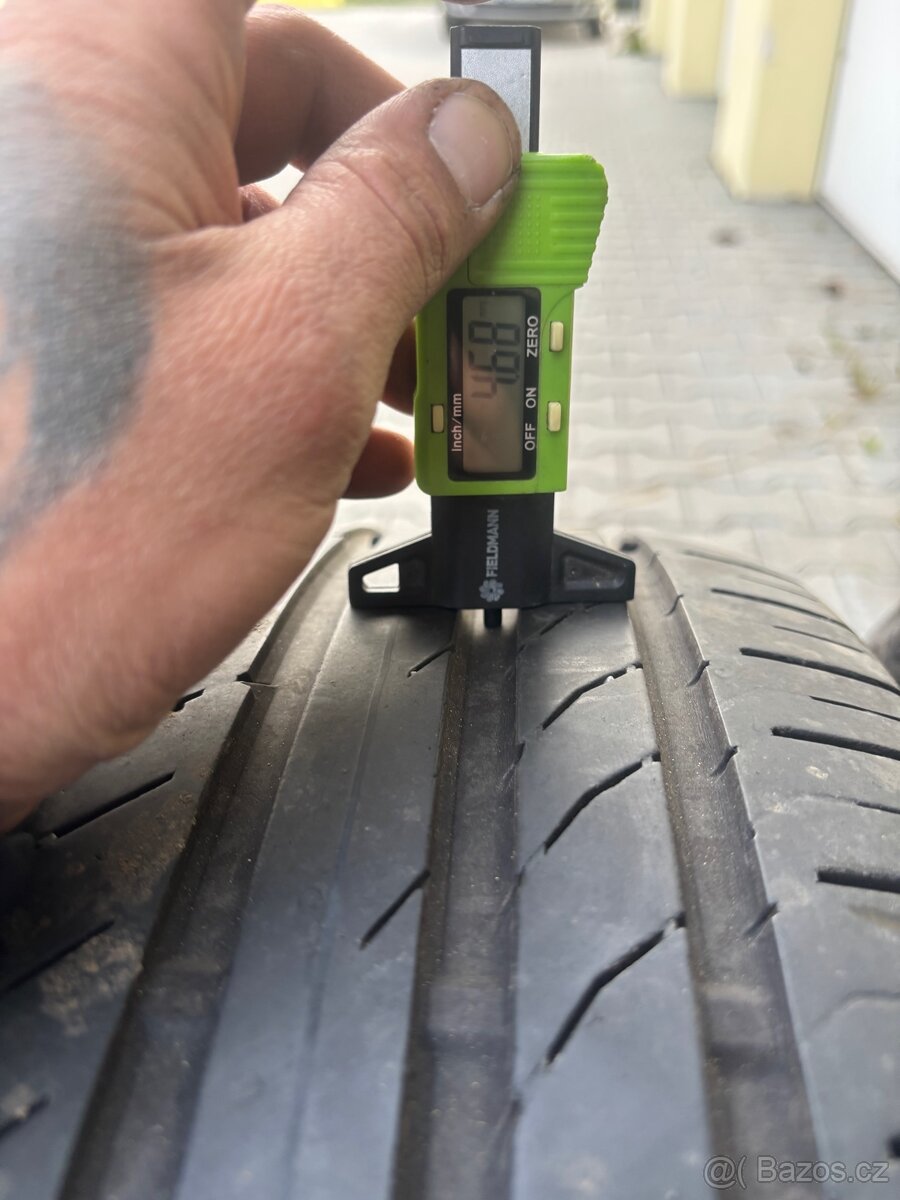 Continental 235/45/18 - 7