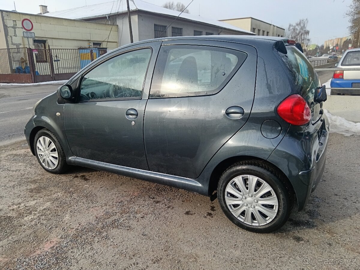 toyota aygo - 7