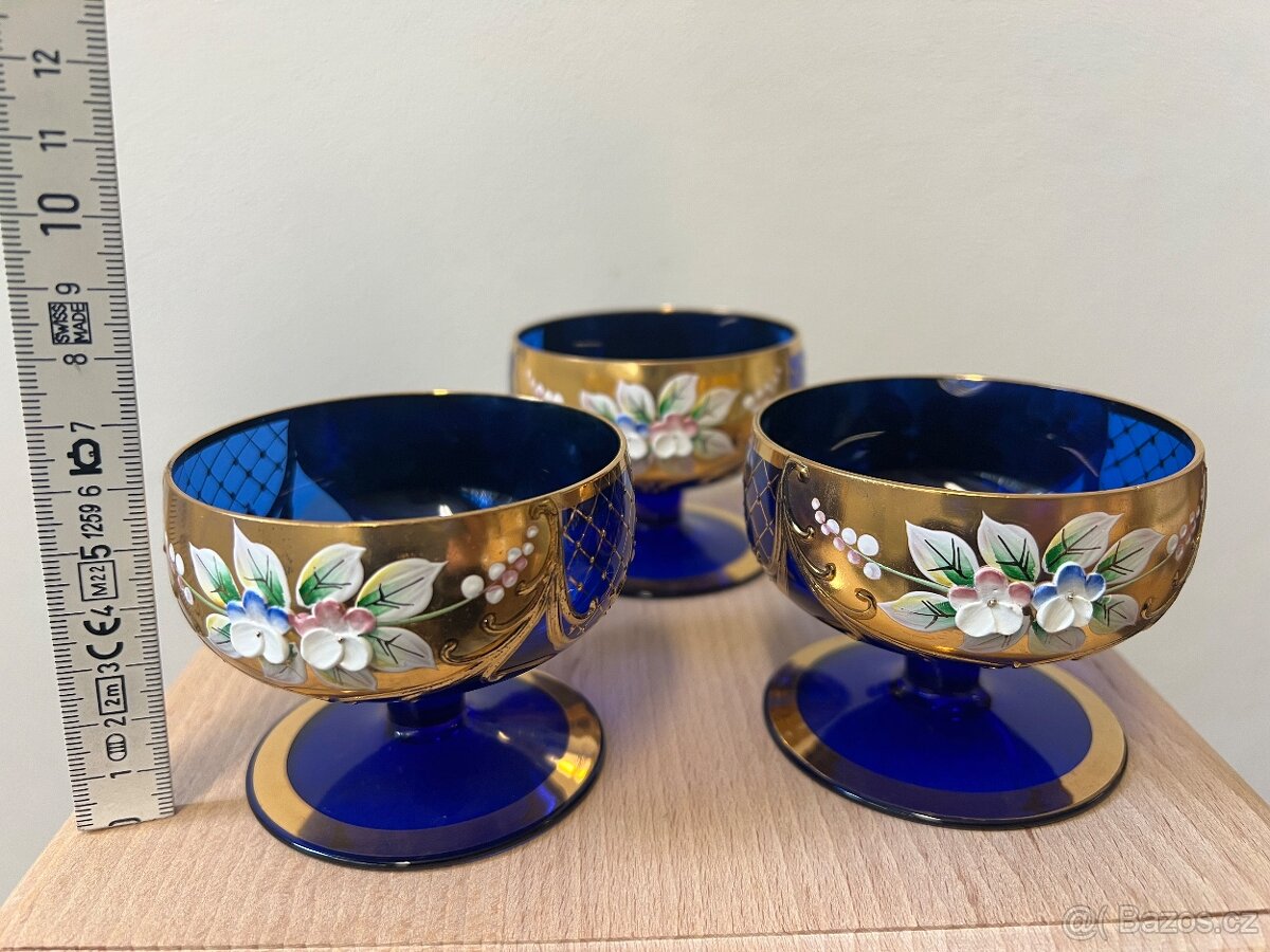 Novoborské dekorované sklo se smaltovanými květy - 7