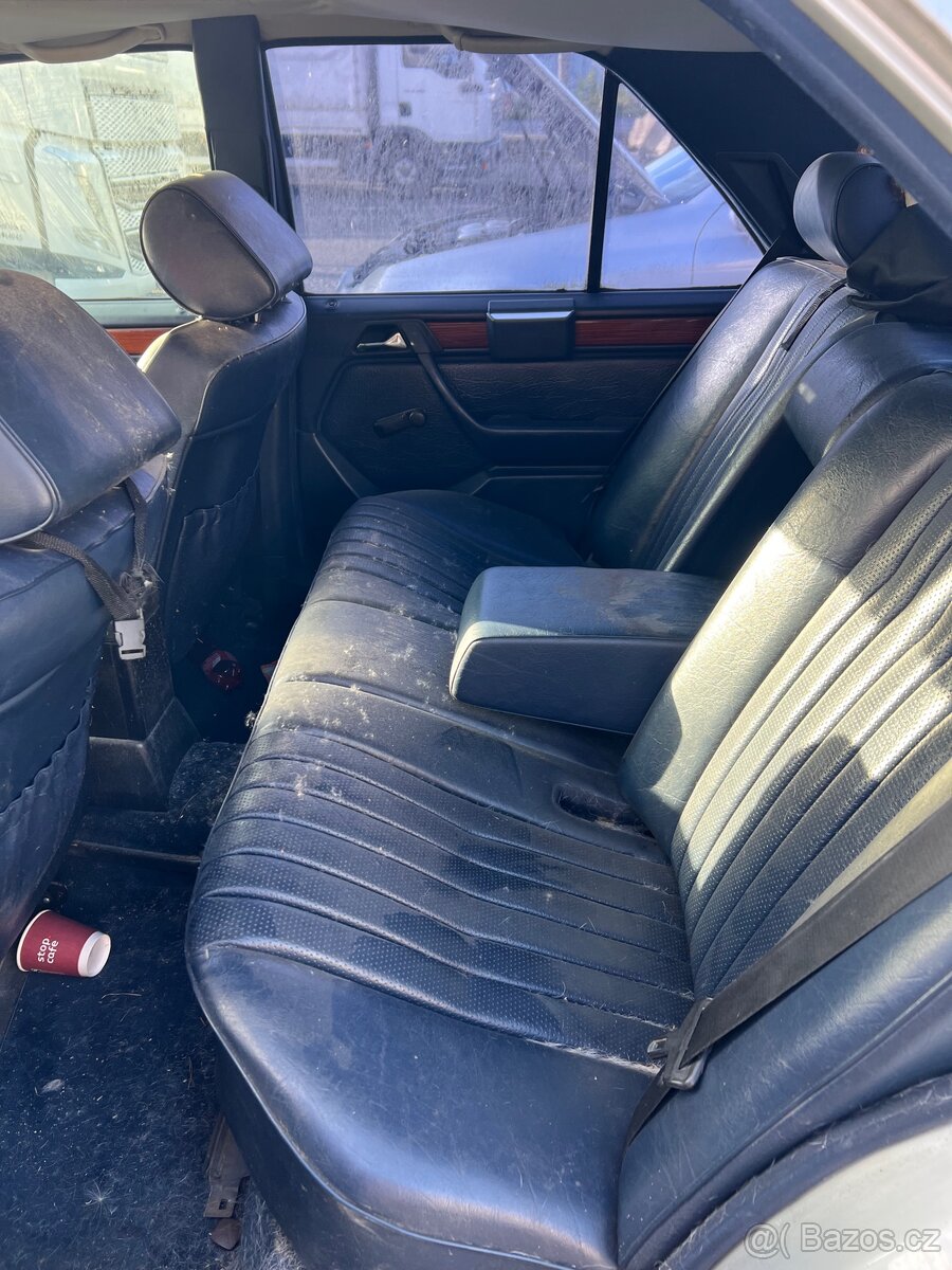 Mercedes Benz w124 e250d - 7